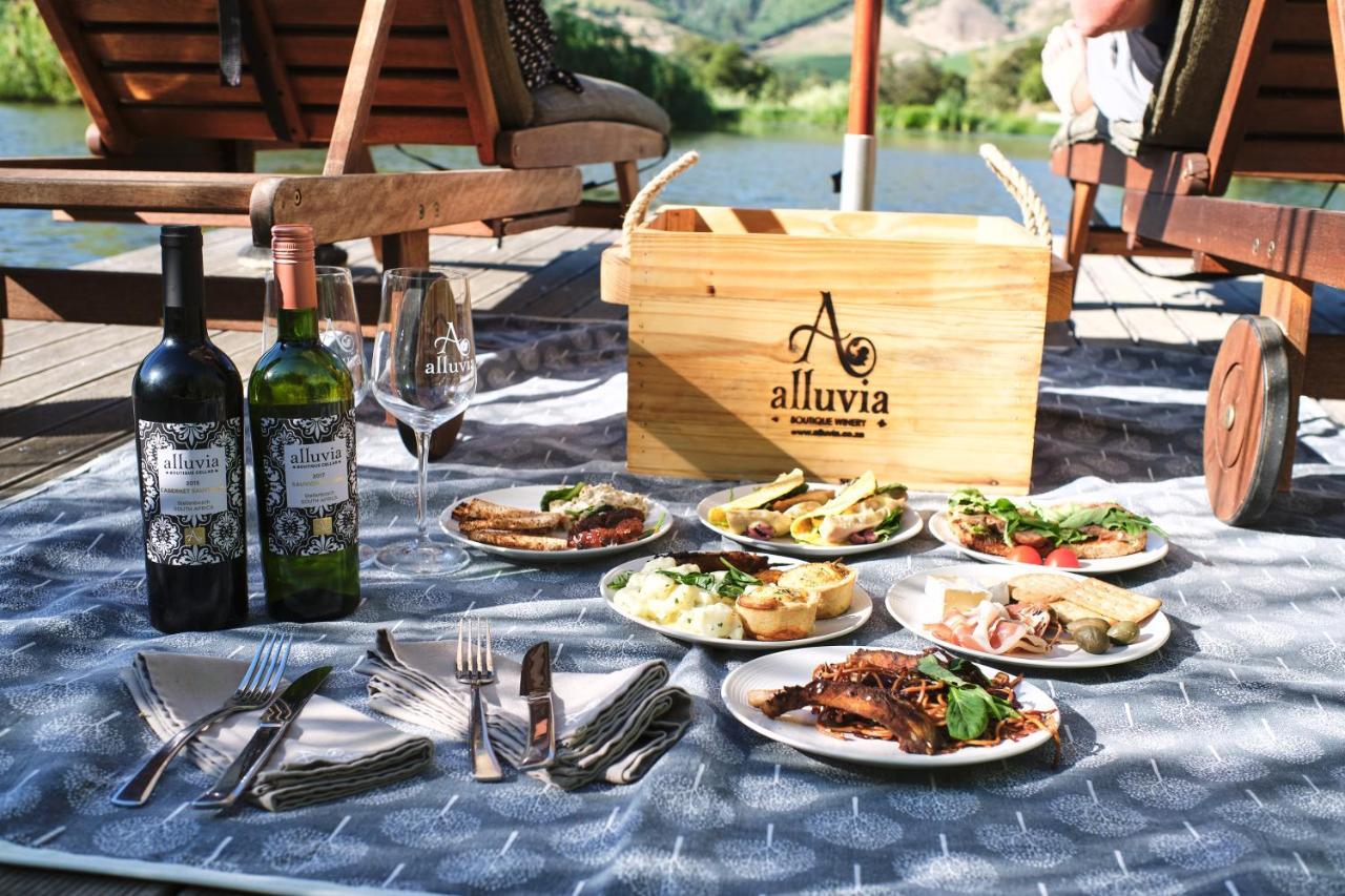 Alluvia Boutique Winery & Luxury Accommodation Stellenbosch Exteriör bild Picnic at the winery