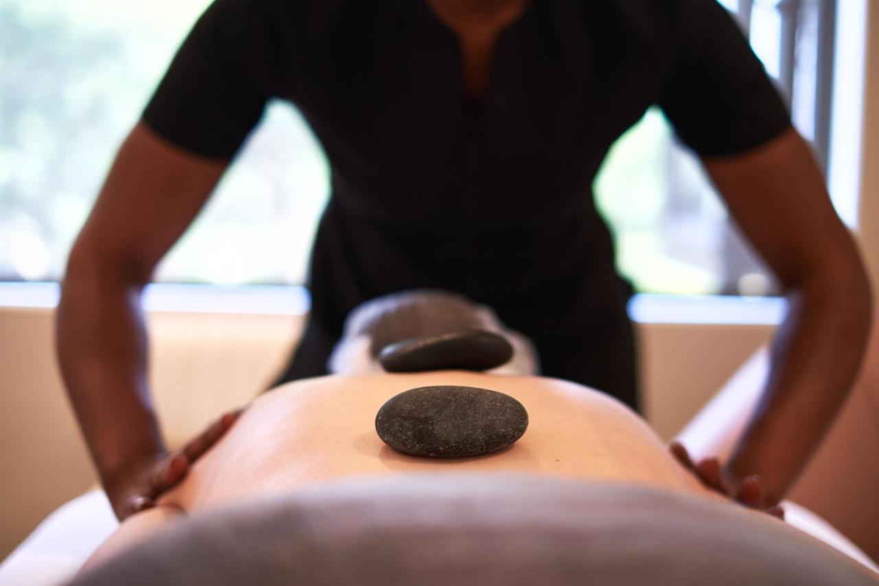 Alluvia Boutique Winery & Luxury Accommodation Stellenbosch Exteriör bild Hot stone massage