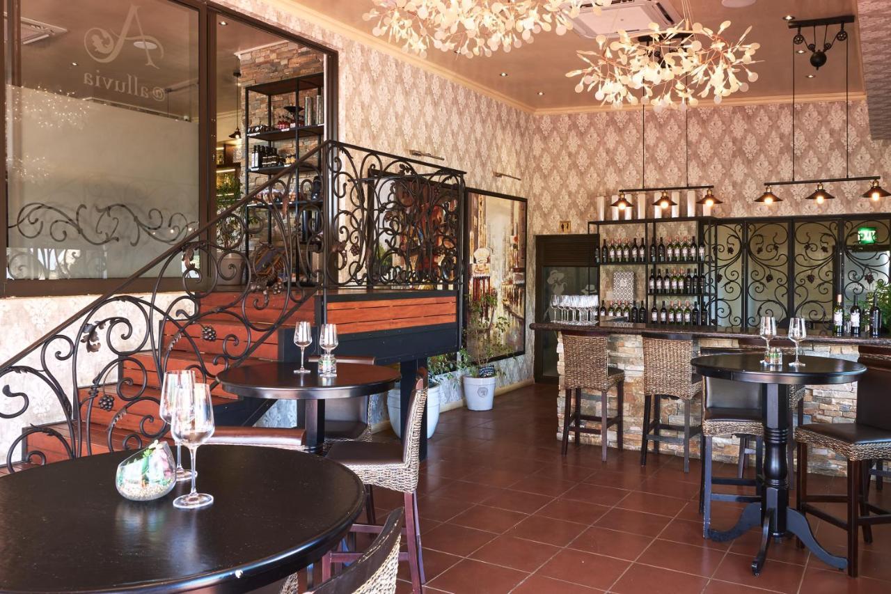 Alluvia Boutique Winery & Luxury Accommodation Stellenbosch Exteriör bild The interior of the wine bar