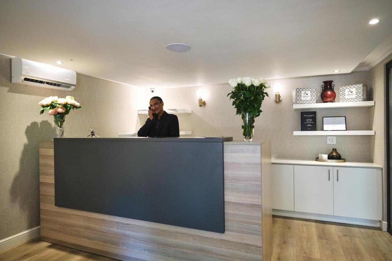 Alluvia Boutique Winery & Luxury Accommodation Stellenbosch Exteriör bild Reception desk at a hotel