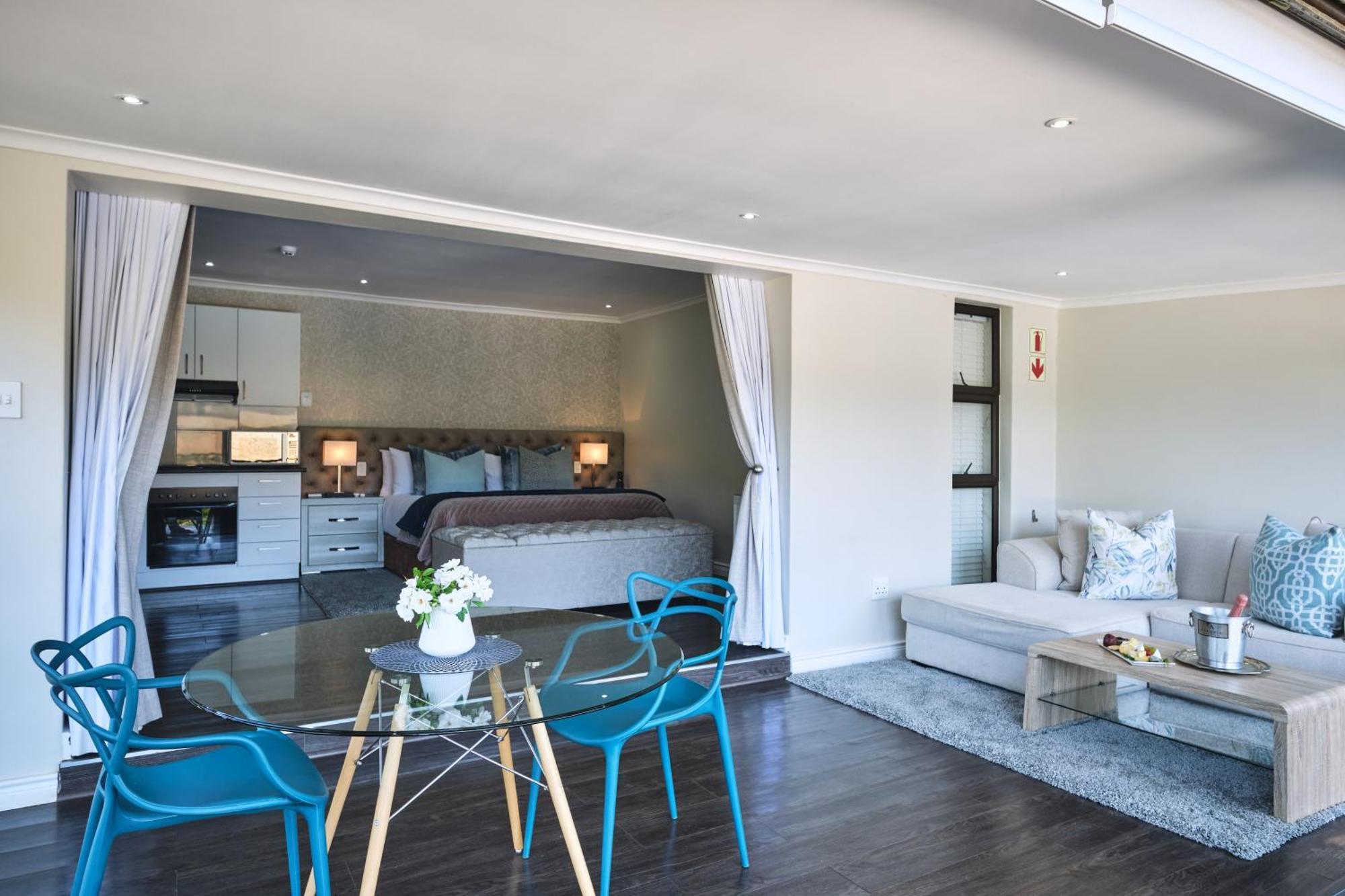 Alluvia Boutique Winery & Luxury Accommodation Stellenbosch Rum bild A studio apartment in Cape Town, South Africa