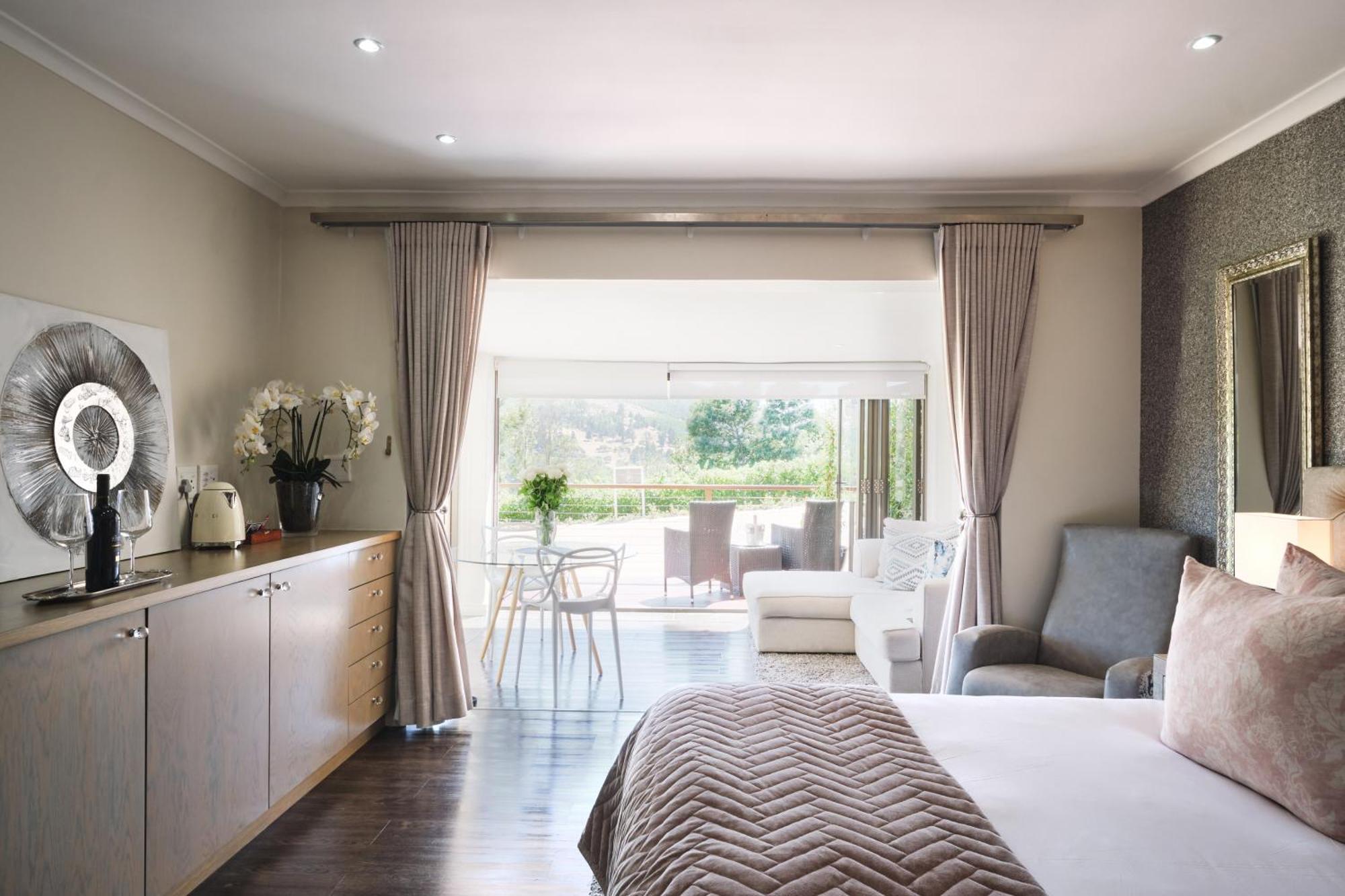 Alluvia Boutique Winery & Luxury Accommodation Stellenbosch Rum bild A room at the Cape Grace