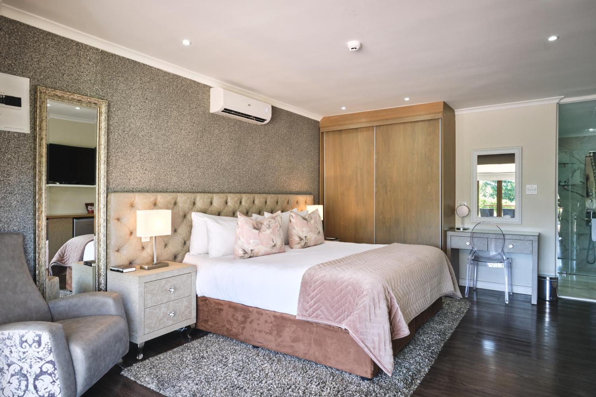 Alluvia Boutique Winery & Luxury Accommodation Stellenbosch Rum bild A bedroom at the Cape Heritage