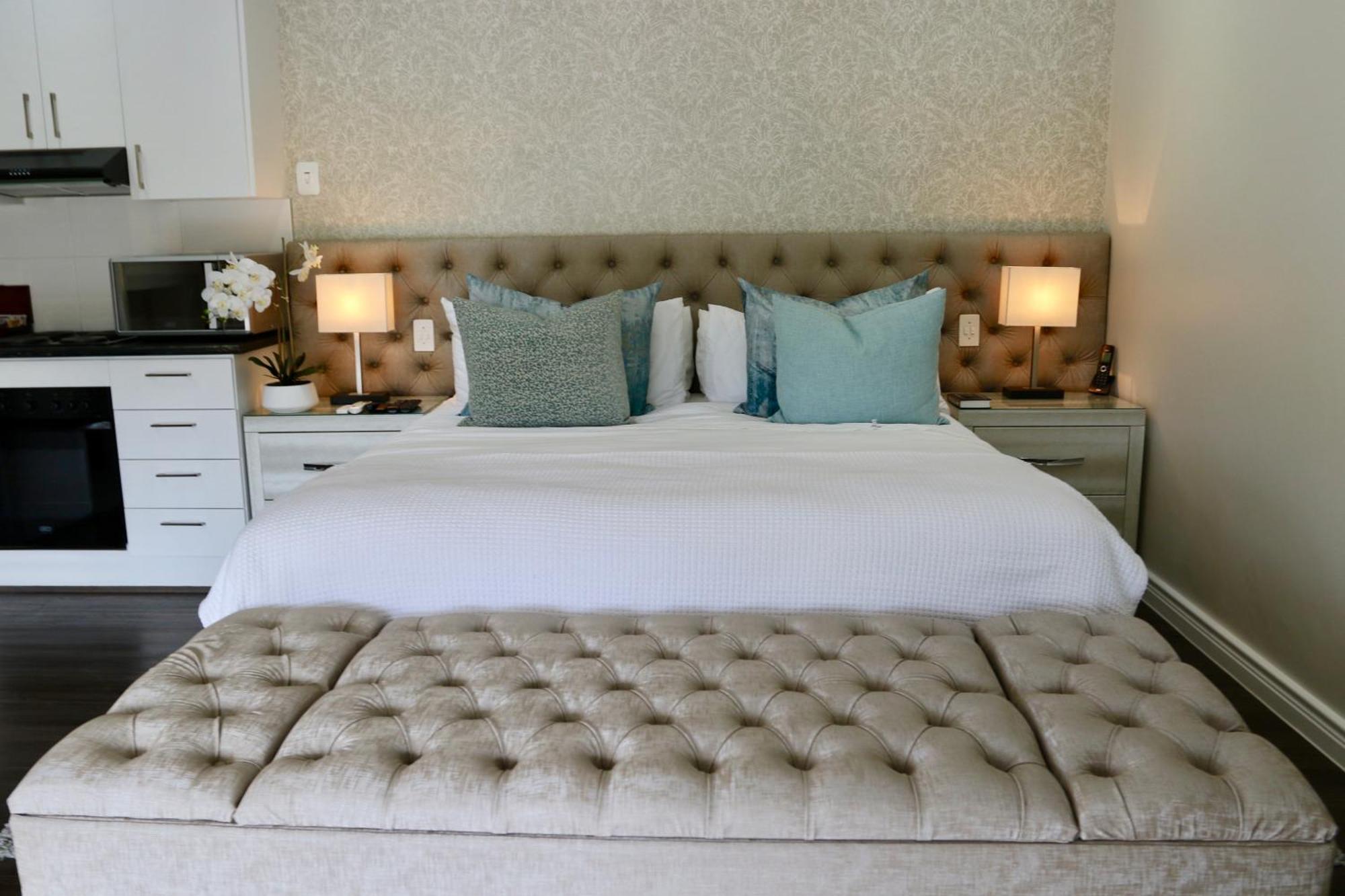 Alluvia Boutique Winery & Luxury Accommodation Stellenbosch Rum bild A bedroom at the hotel